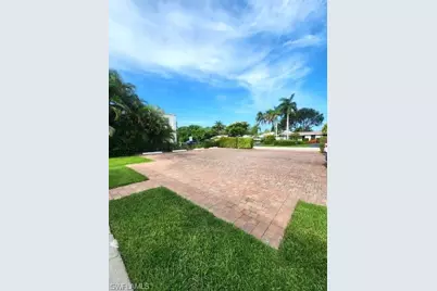 2000 Alamanda Dr #206, Naples, FL 34102 - Photo 15
