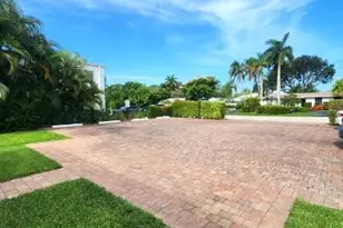 2000 Alamanda Dr, Naples, FL 34102 - Photo 15