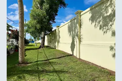 133 Redwood Ln, Naples, FL 34114 - Photo 5