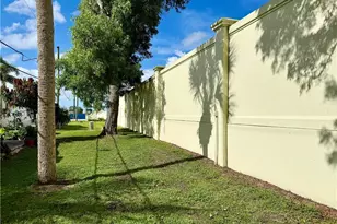 133 Redwood Ln, Naples, FL 34114 - Photo 5