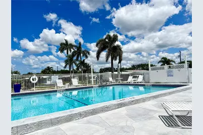 133 Redwood Ln, Naples, FL 34114 - Photo 41