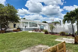 133 Redwood Ln, Naples, FL 34114 - Photo 43
