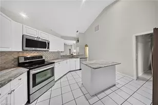 2628 White Cedar Ln, Naples, FL 34109 - Photo 13