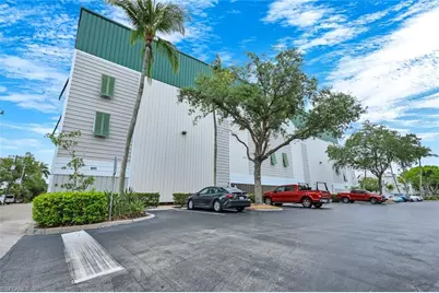 891 10th St S, Naples, FL 34102 - Photo 3