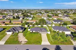 1317 NE 4th Pl, Cape Coral, FL 33909 - Photo 37