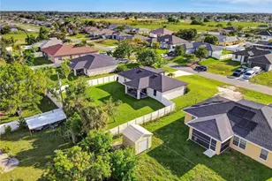 1317 NE 4th Pl, Cape Coral, FL 33909 - Photo 33
