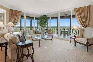 425 Cove Tower Dr, Naples, FL 34110 - Photo 3