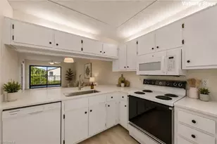 9265 Lake Park Dr, Fort Myers, FL 33919 - Photo 9