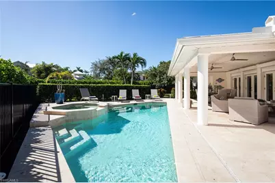 420 Palm Cir E, Naples, FL 34102 - Photo 15
