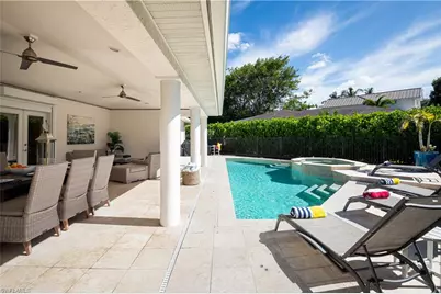 420 Palm Cir E, Naples, FL 34102 - Photo 13