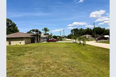 5560 Belrose St, Lehigh Acres, FL 33971 - Photo 9
