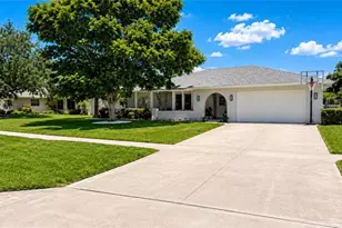 1089 Nottingham Dr, Naples, FL 34109 - Photo 3