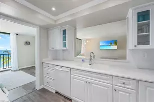 10475 Gulf Shore Dr, Naples, FL 34108 - Photo 5