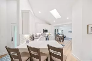 571 Park Shore Dr, Naples, FL 34103 - Photo 13
