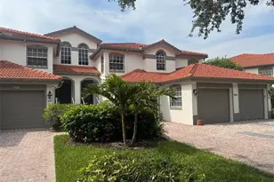 562 Laguna Royale Blvd, Naples, FL 34119 - Photo 1
