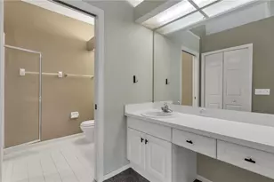 386 Enclave Dr, Lakeland, FL 33803 - Photo 5
