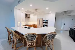 425 Cove Tower Dr, Naples, FL 34110 - Photo 5