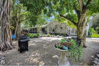 27292 East Dr, Bonita Springs, FL 34135 - Photo 29