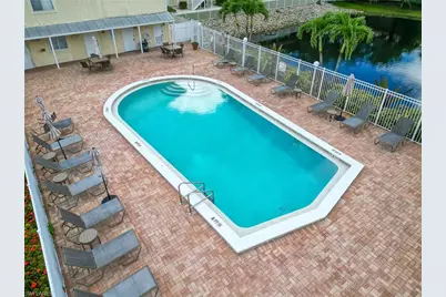 4625 Bayshore Dr #D7, Naples, FL 34112 - Photo 5