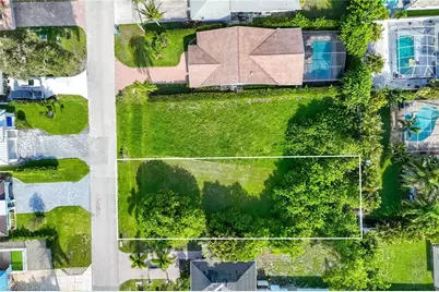 557 100th Ave N, Naples, FL 34108 - Photo 9