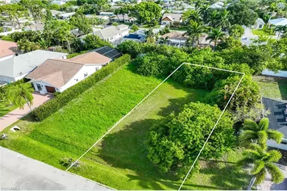 557 100th Ave N, Naples, FL 34108 - Photo 3