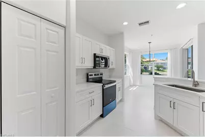 800 Carrick Bend Cir, Naples, FL 34110 - Photo 9