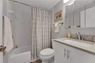 803 River Point Dr, Naples, FL 34102 - Photo 5