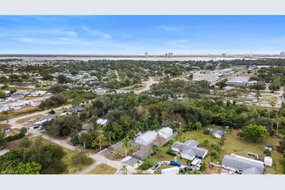 191 Abbey Ln, North Fort Myers, FL 33917 - Photo 43