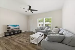 24 Red Poinciana Dr, Fort Myers, FL 33908 - Photo 7