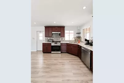 5510 Sir Walter Way, North Fort Myers, FL 33917 - Photo 9