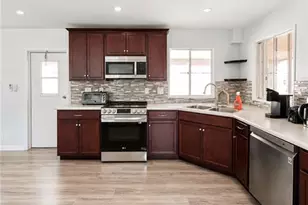 5510 Sir Walter Way, North Fort Myers, FL 33917 - Photo 9