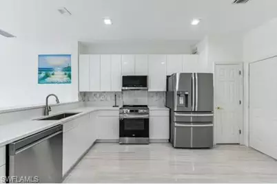 827 Hampton Cir #146, Naples, FL 34105 - Photo 3