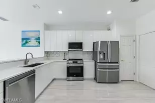827 Hampton Cir, Naples, FL 34105 - Photo 3