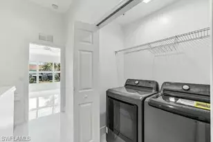 827 Hampton Cir, Naples, FL 34105 - Photo 23