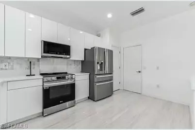 827 Hampton Cir #146, Naples, FL 34105 - Photo 5