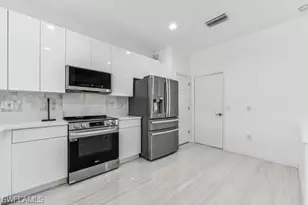 827 Hampton Cir, Naples, FL 34105 - Photo 5