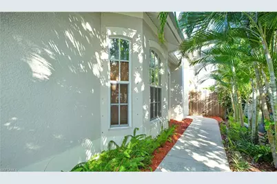 3555 Poinsettia Ave, Naples, FL 34104 - Photo 9