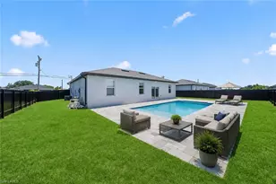 29 Diplomat Pkwy E, Cape Coral, FL 33909 - Photo 5