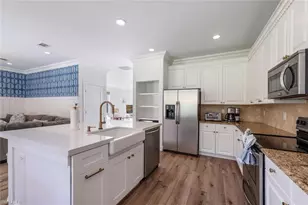 1262 Barrigona Ct, Naples, FL 34119 - Photo 5