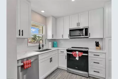 195 Hibiscus Dr, Fort Myers Beach, FL 33931 - Photo 7