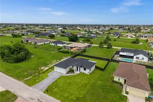 409 NW 25th Pl, Cape Coral, FL 33993 - Photo 5