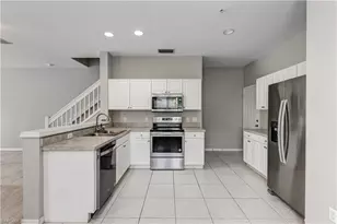 1088 Oxford Ln, Naples, FL 34105 - Photo 7