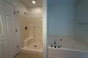 250 Leawood Cir, Naples, FL 34104 - Photo 35