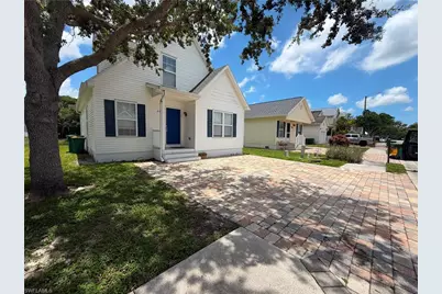 250 Leawood Cir, Naples, FL 34104 - Photo 3