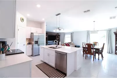 2702 NE 5th Ave, Cape Coral, FL 33909 - Photo 5