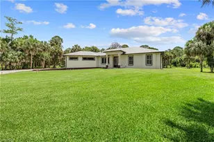 556 6th St SE, Naples, FL 34117 - Photo 5