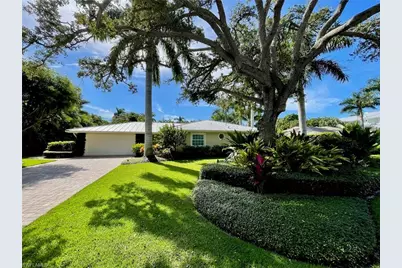 330 Putter Point Dr, Naples, FL 34103 - Photo 1