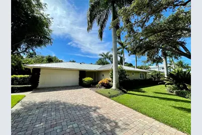 330 Putter Point Dr, Naples, FL 34103 - Photo 3