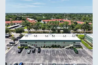 300 Valley Stream Dr #8A, Naples, FL 34113 - Photo 11