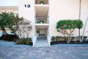 13 High Point Cir N, Naples, FL 34103 - Photo 3
